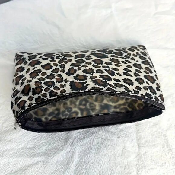 Women's Cosmetic Bag Chic & Sleek Leopard Print Makeup Organizer Minimalist - Picture 5 of 6